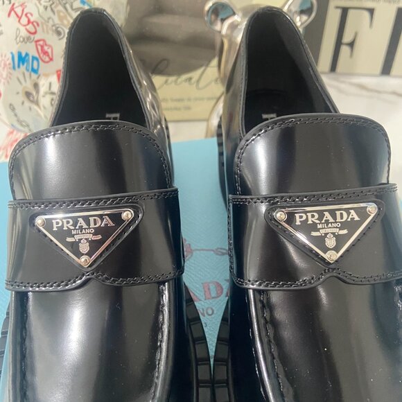 Women triangle Prada loafer - Picture 7 of 7